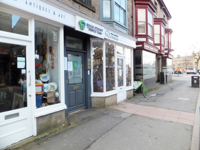 Shop to let in central Buxton
